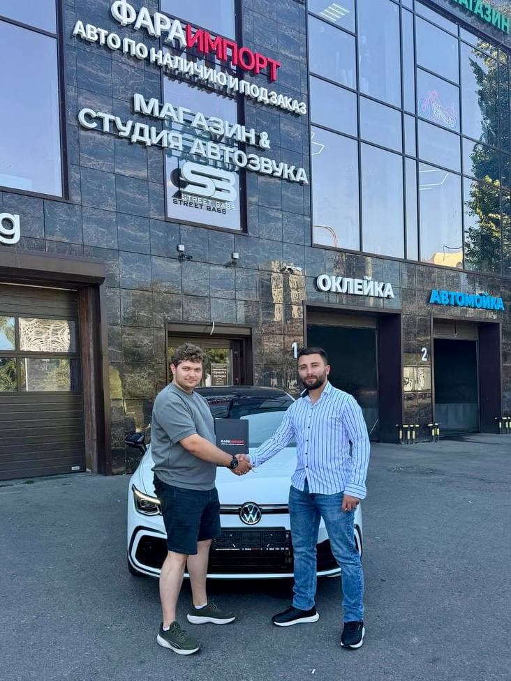 Выдача автомобиля клиенту ФараИмпорт