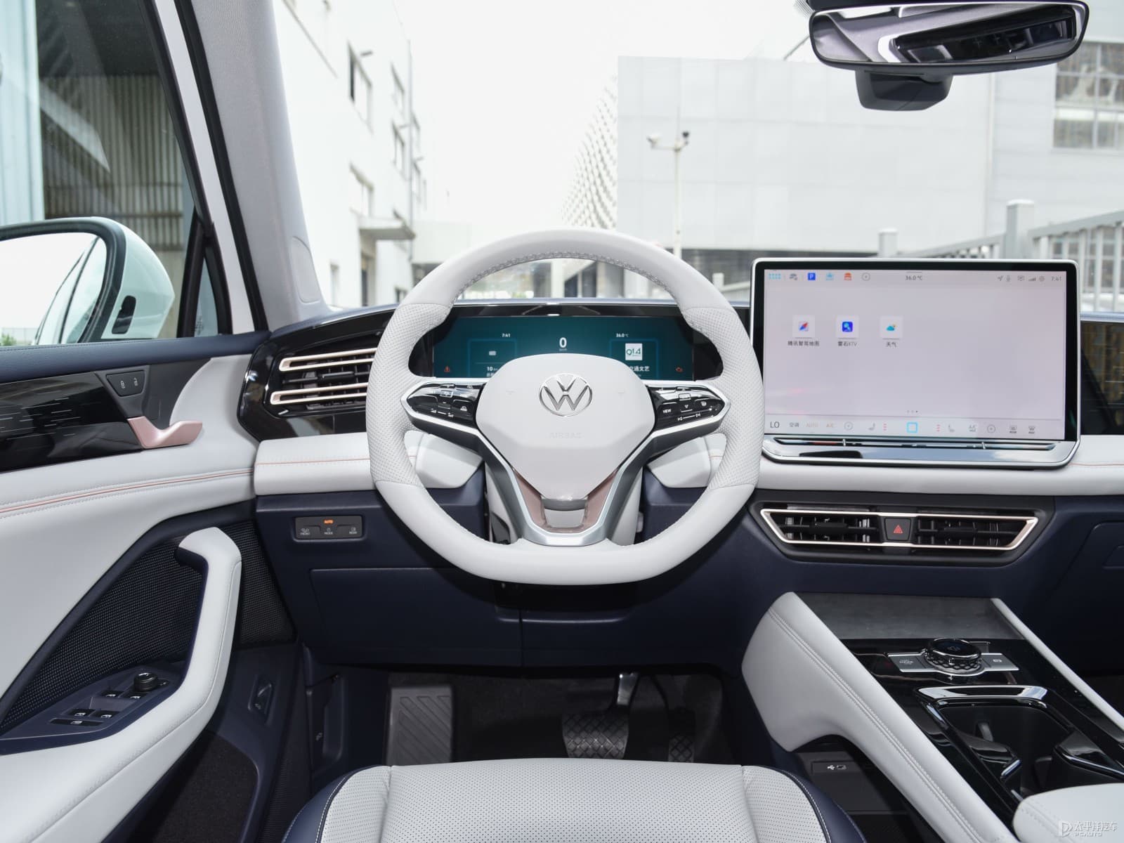 Volkswagen Tiguan L Pro, салон или дополнительный ракурс
