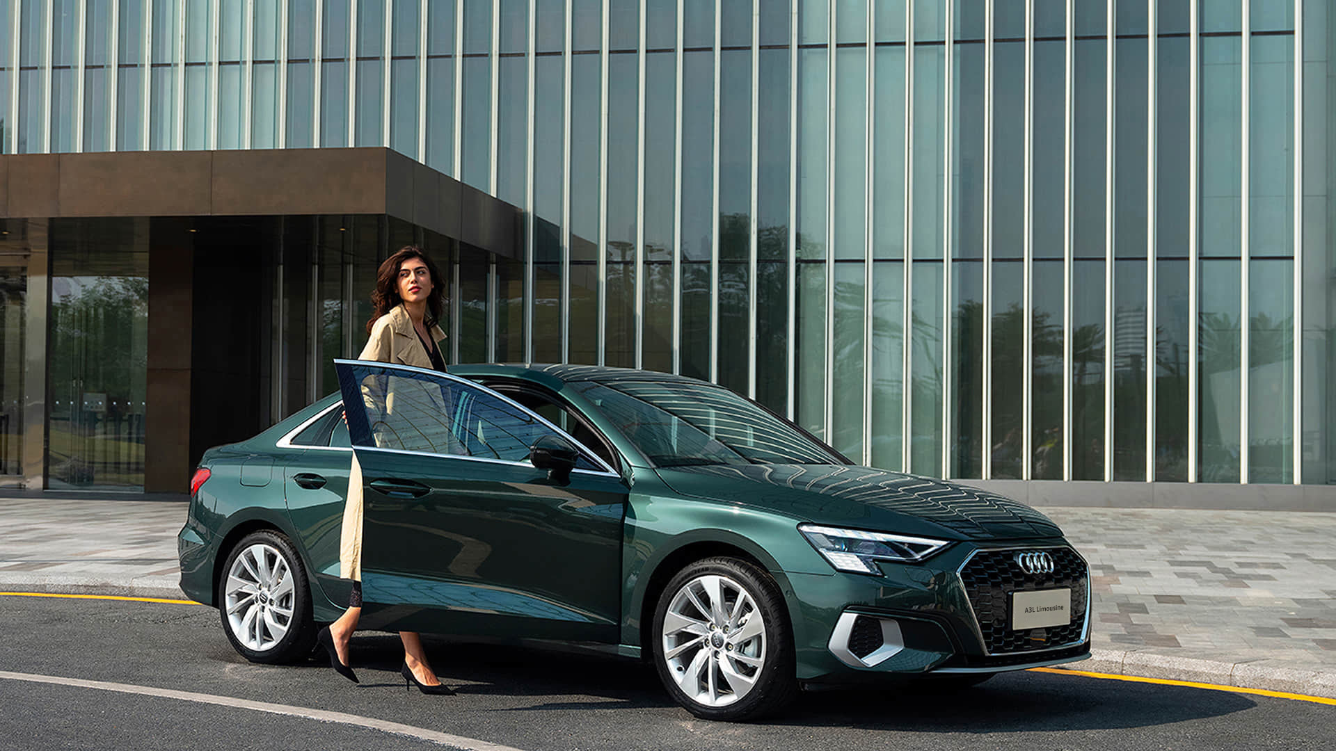 Зелёный седан Audi A3L