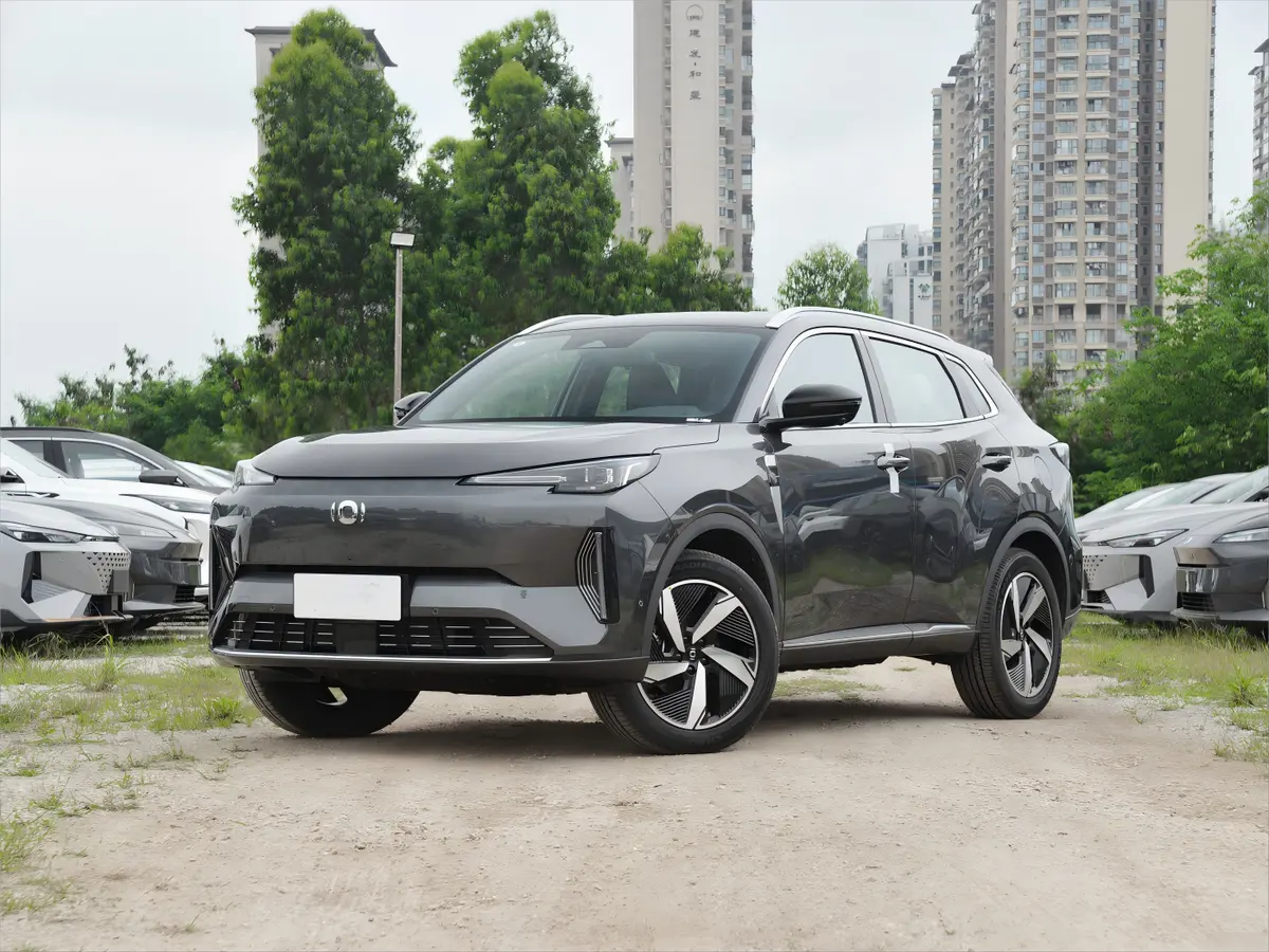 Changan Qiyuan Q05 серого цвета