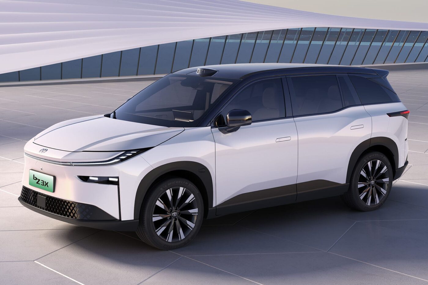 Белый электрический кроссовер Toyota bZ3X